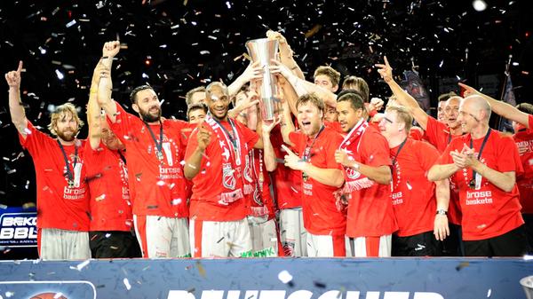 Das Bamberger Meisterteam 2010/11: Anton Gavel, John Goldsberry, Brian Roberts, Daniel Schmidt, Maurice Stuckey, Karsten Tadda, Michael Crowell, Kyle Hines, Casey Jacobsen, Predrag Suput, Reyshawn Terry, Erik Land, Philipp Neumann, Tibor Pleiß.