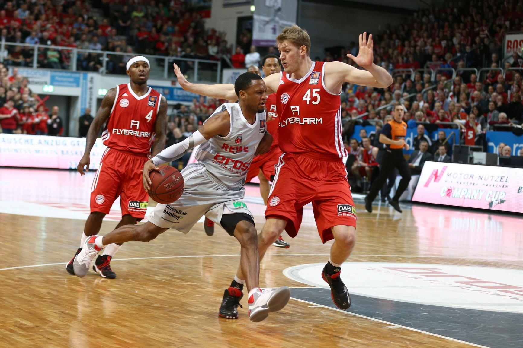 In den Playoffs wird es dann aber eine Nummer schwerer als zuvor. Phoenix Hagen lässt sich im Viertelfinale noch in vier Spielen niederringen, im Halbfinale warten dann aber die Bayern, die vor der Saison ordentlich aufgerüstet haben und ein dementsprechend harter Brocken werden. Trotzdem zieht Bamberg nach fünf Spielen ins Finale ein. Der Gegner: Oldenburg.