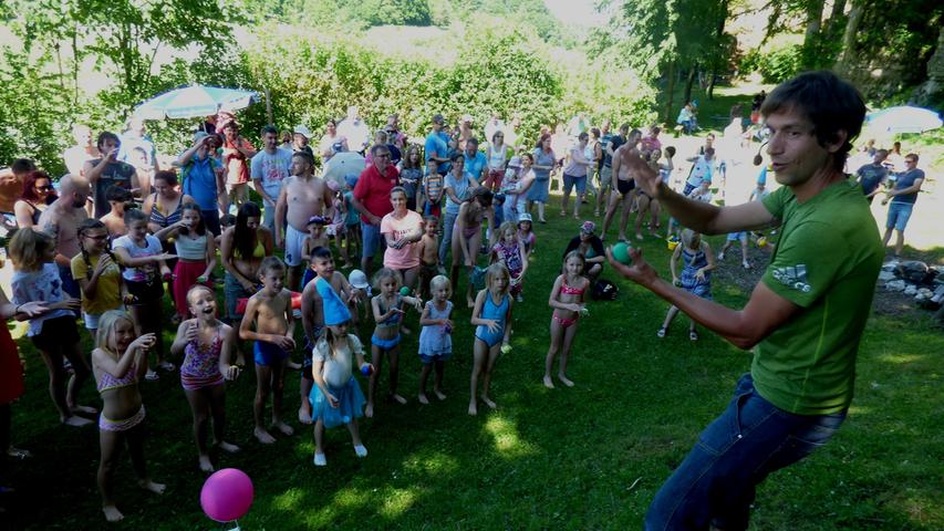 Jonglierrekord beim Familienfest im Gößweinsteiner Höhenschwimmbad