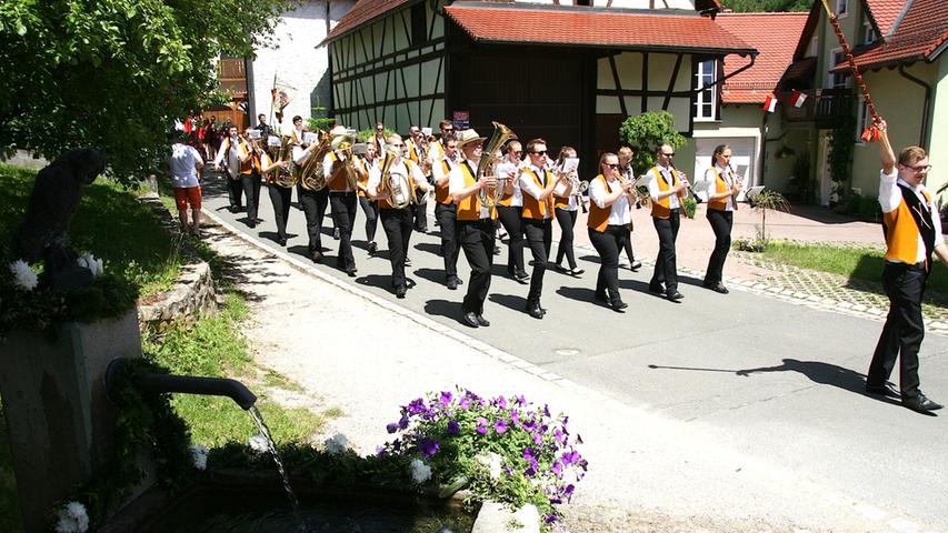 50 Jahre Blaskapelle Niedermirsberg: Festzug beim Kreismusikfest