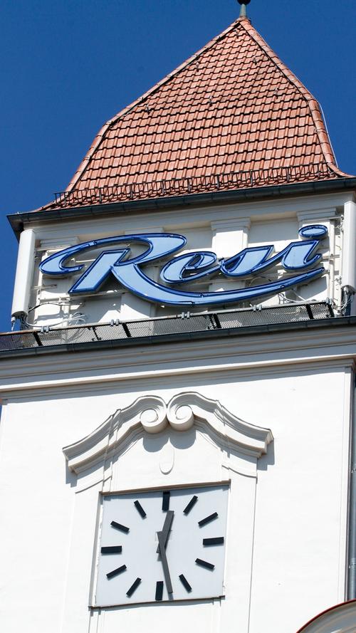 Der markante Wasserturm mit dem Resi-Schriftzug ist noch immer das von weitem sichtbare Wahrzeichen der früheren Margarine-Fabrik in Klingenhof.