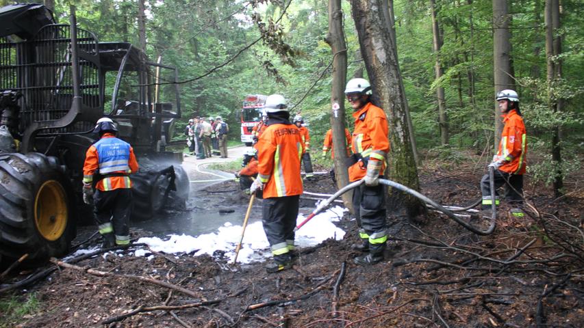 Harvester in Flammen: Großbrand im Reichswald verhindert