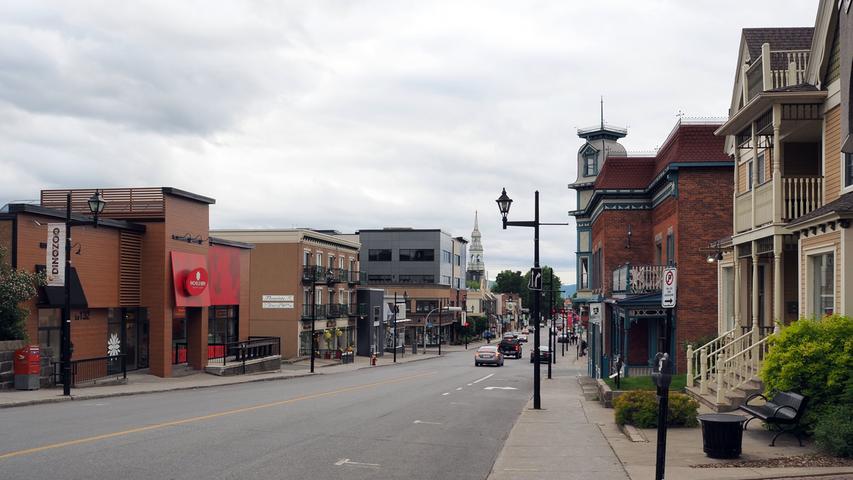 Die Rue Principale durch Granby ist die Haupteinkaufsstraße mit vielen Geschäften und Restaurants und zieht sich kilometerlang durch die 60.000-Einwohner-Stadt.