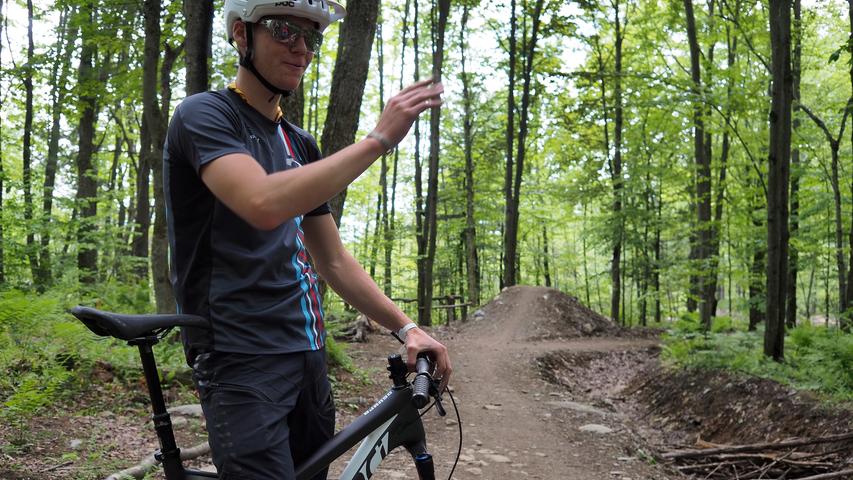 In Bromont befindet sich eines von zwei nationalen kanadischen Radsportzentren (Centre national du cyclisme). Hier lassen sich unter Anleitung professioneller Radfahrer knifflige Strecken im Wald mit dem Mountainbike bewältigen...