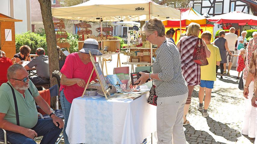 Kreativ bei Kaiserwetter: Kunsthandwerkermarkt in Treuchtlingen