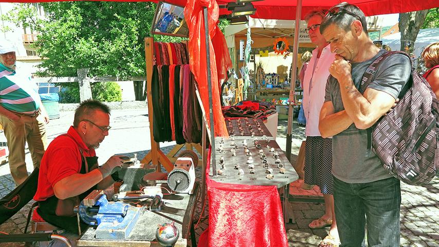 Kreativ bei Kaiserwetter: Kunsthandwerkermarkt in Treuchtlingen