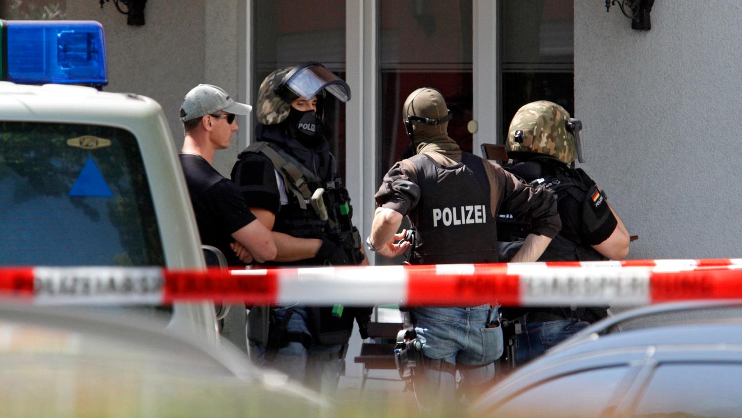 Ein verwirrter Mann wählte am 13. Juni 2017 den Notruf. Er behauptete, in einer Wohnung am Münzplatz hantiere jemand mit einer Pistole herum. Die Polizei riegelte das Gebiet ab. Am Ende stellte sich heraus: Es gab keine Waffe.