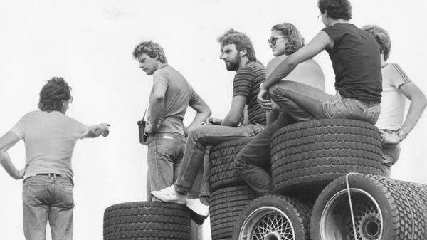 Heiße Rennen unter der heißen Sonne - bei 30,1 Grad tummelten sich 1981 70.000 Zuschauer am Norisring. Kein Wunder, dass da die Regenreifen umfunktioniert wurden.