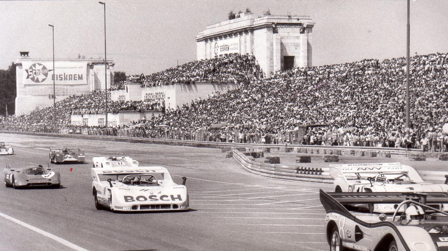 Pfeilschnelle Boliden, zahlreiche Zuschauer und jede Menge Lärm: Auch in der Vergangenheit waren die Rennen am Norisring, wie hier im August 1972,  ein echtes Spektakel.