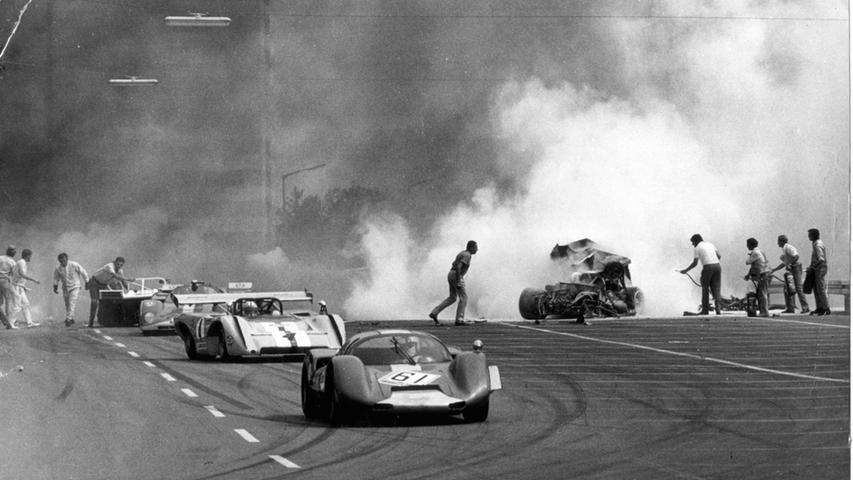 Etwas mehr als ein Jahr später, am 11. Juli 1971, verunglückte er am Norisring tödlich. Nur noch rauchende Trümmer blieben vom Ferrari 512 des Mexikaners nach seiner Kollision mit Kurt Hild.