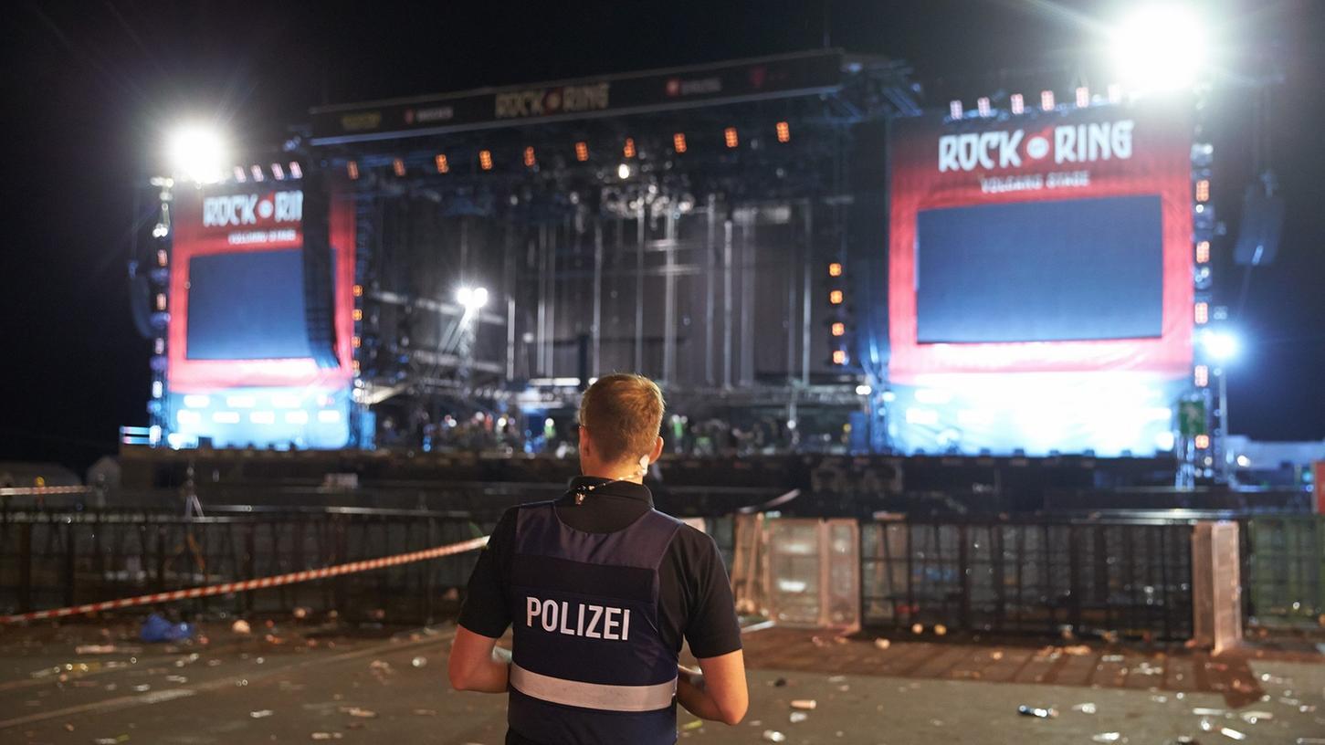 Wegen Terrorgefahr war das Musikfestival Rock am Ring unterbrochen worden. Wegen Terrorgefahr war das Musikfestival Rock am Ring unterbrochen worden.