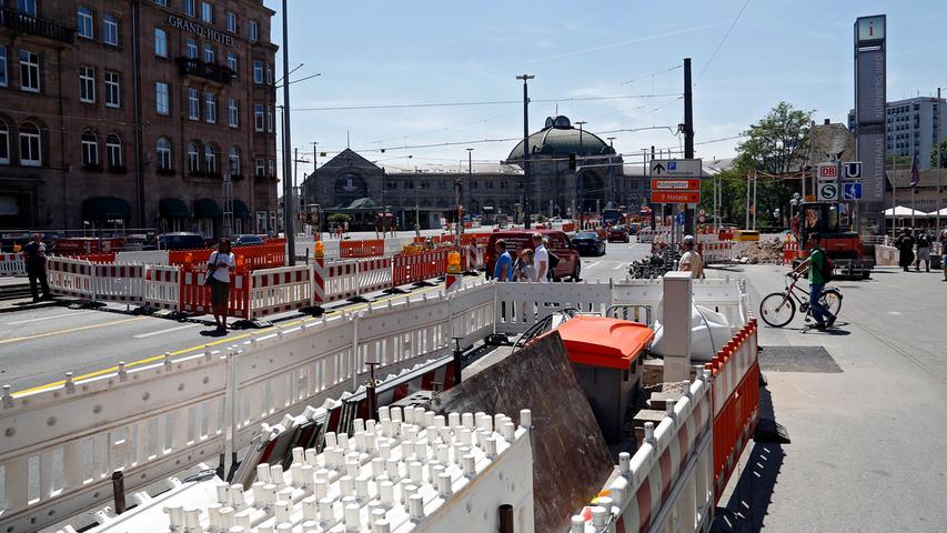 Baustelle Bahnhofsplatz: Asphaltarbeiten sorgen für Stau