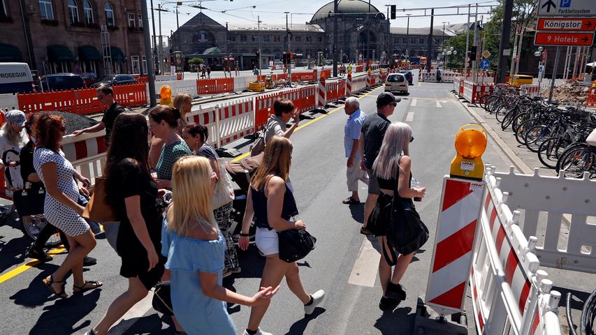 Baustelle Bahnhofsplatz: Asphaltarbeiten sorgen für Stau