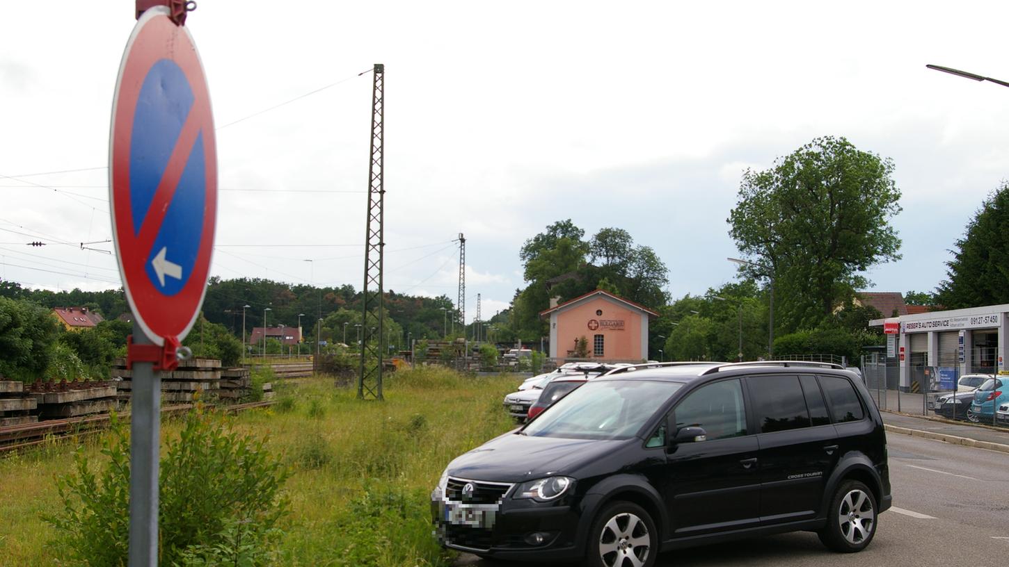 Roßtal: Parkfläche für Pendler reicht noch nicht aus