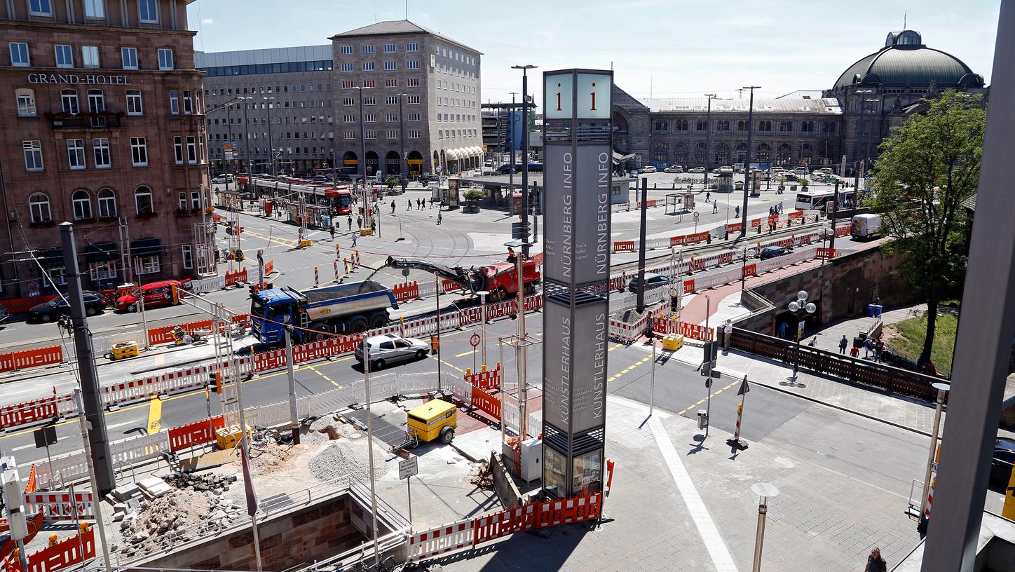 Ein Mosaik aus Baustellen und Absperrungen pflastert derzeit das Areal rund um den Nürnberger Hauptbahnhof. Jetzt ist ein Ende in Sicht.