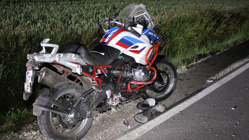 Sturz auf Gegenfahrbahn: Schwerer Motorrad-Unfall in Wilhermsdorf