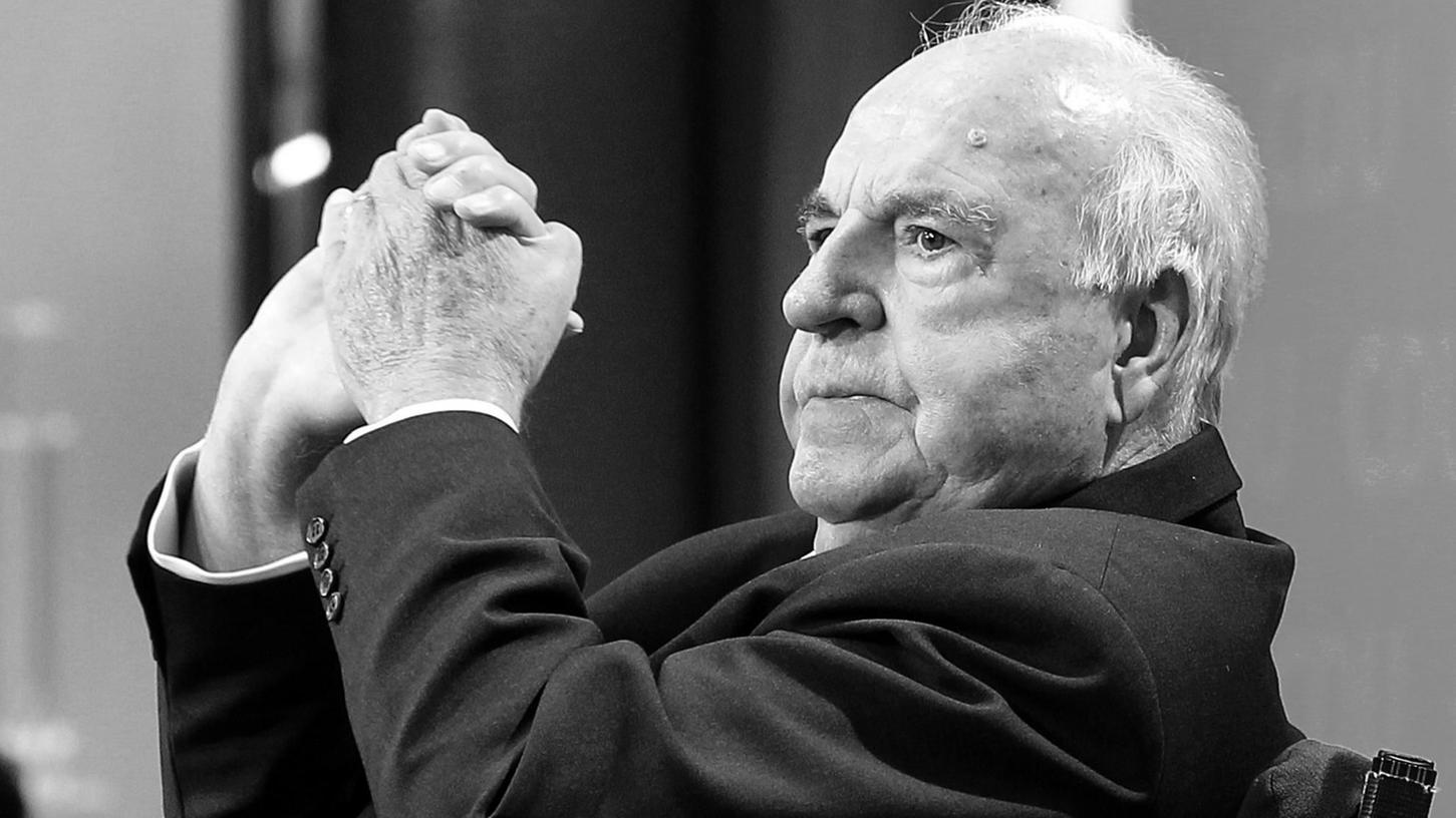 Altkanzler Helmut Kohl ist am Freitag im Alter von 87 Jahren gestorben. Altkanzler Helmut Kohl ist am Freitag im Alter von 87 Jahren gestorben.
