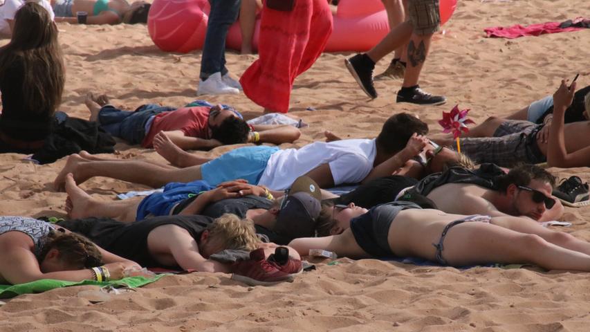 Wummernde Beats und Sauna-Spaß: Der Samstag bei Burning Beach