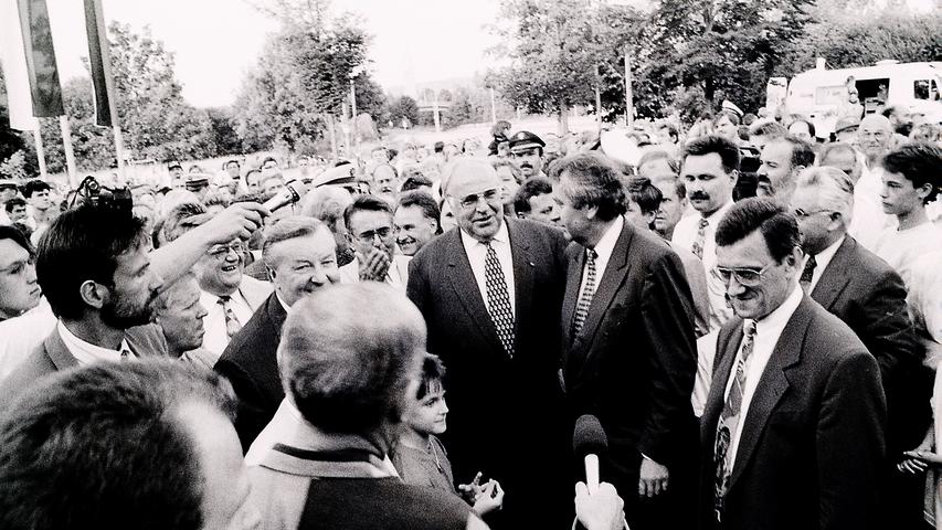 Tosender Beifall empfing Kanzler Helmut Kohl bei seinem Besuch im Jahr 1994 in Neumarkt.