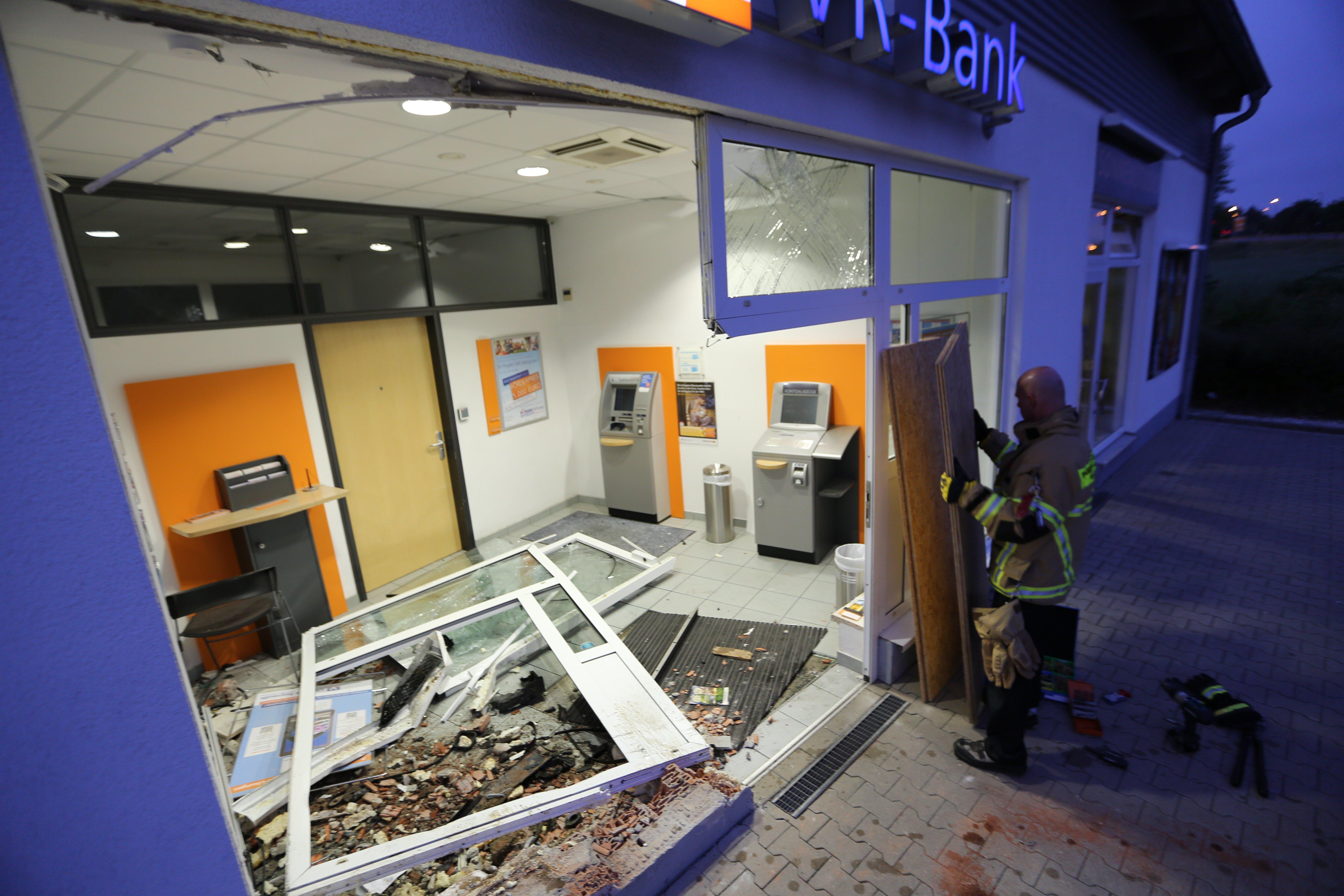 Bayreuth Betrunkener Kracht Mit Auto In Bank Bayreuth Nordbayern De