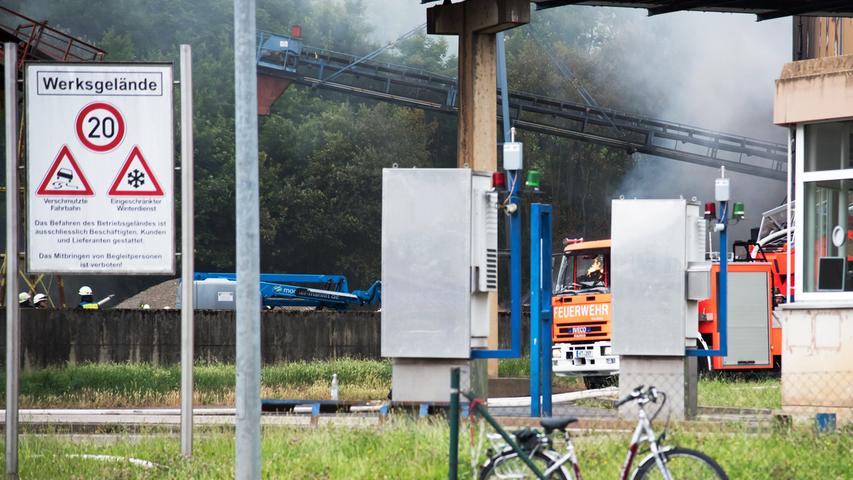 Schwarzer Rauch über Ochsenfurt: Kampf gegen Feuer bei Südzucker