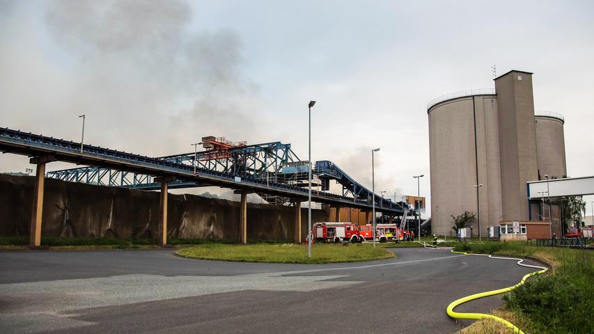 Schwarzer Rauch über Ochsenfurt: Kampf gegen Feuer bei Südzucker