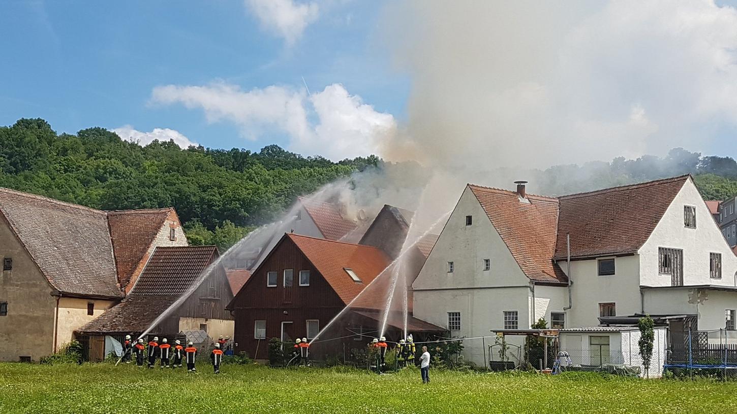 In der Bergstraße in Weihenzell brannte am Sonntagvormittag eine Scheune.