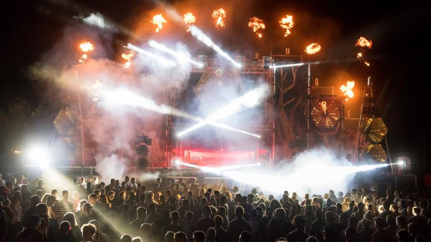 Euphorisches Partyvolk und feine Tunes: Der Freitag bei Burning Beach