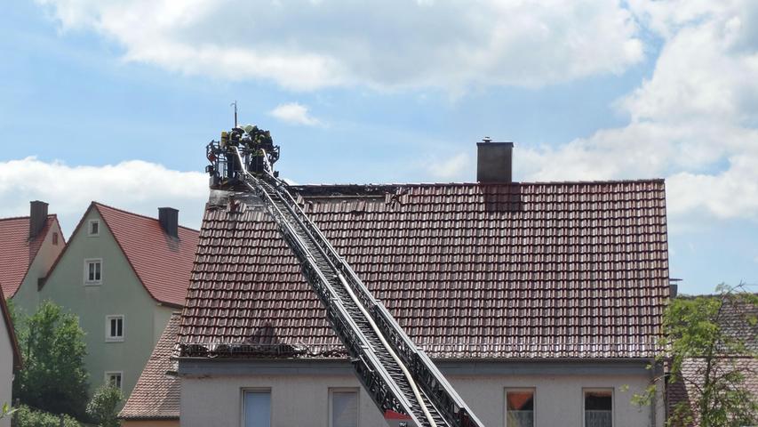 Scheunenbrand greift in Weihenzell auf Wohnhaus über