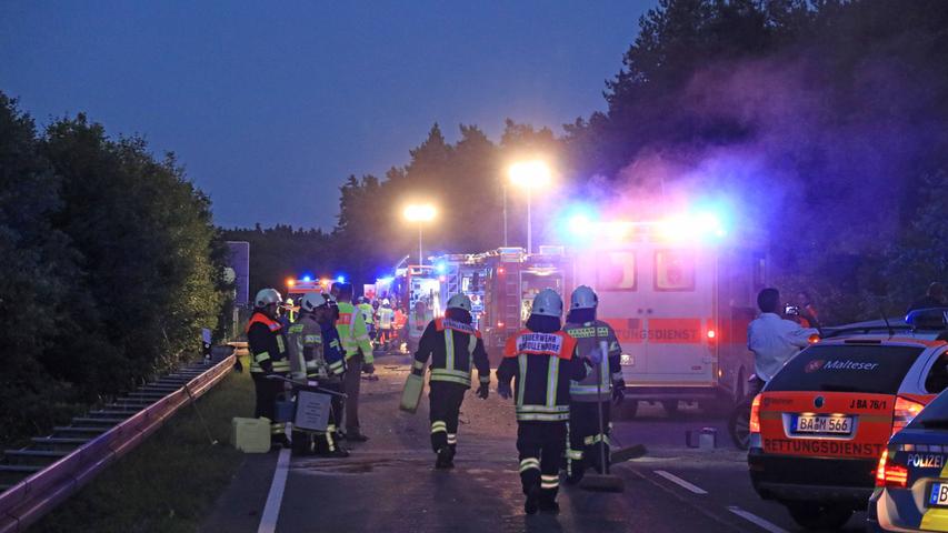 Frontalkollision fordert acht Verletzte: Trümmerfeld auf B505