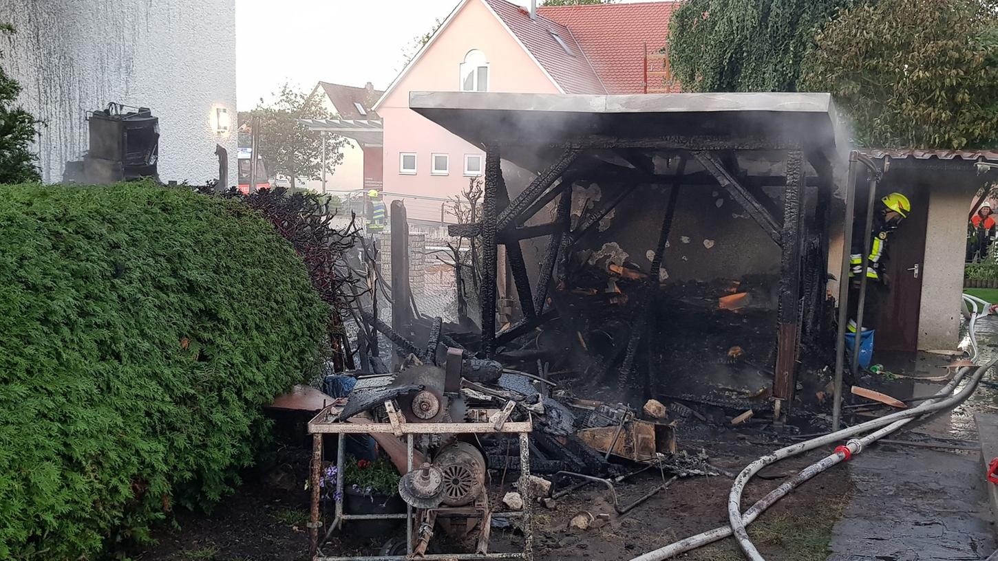 Am Montag in aller Frühe wurde die Feuerwehr Eckersmühlen zu einem Brand in einem Wohngebiet gerufen.