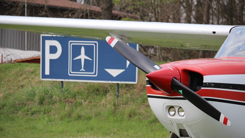 Ehrenamtliche Piloten fliegen regelmäßig auf die Suche nach Wald- und Flächenbränden. Hier gibt es Fotos von der Ausbildung der Luftbeobachter in Gunzenhausen sowie von Einsätzen der bayerischen Luftrettungsstaffel.