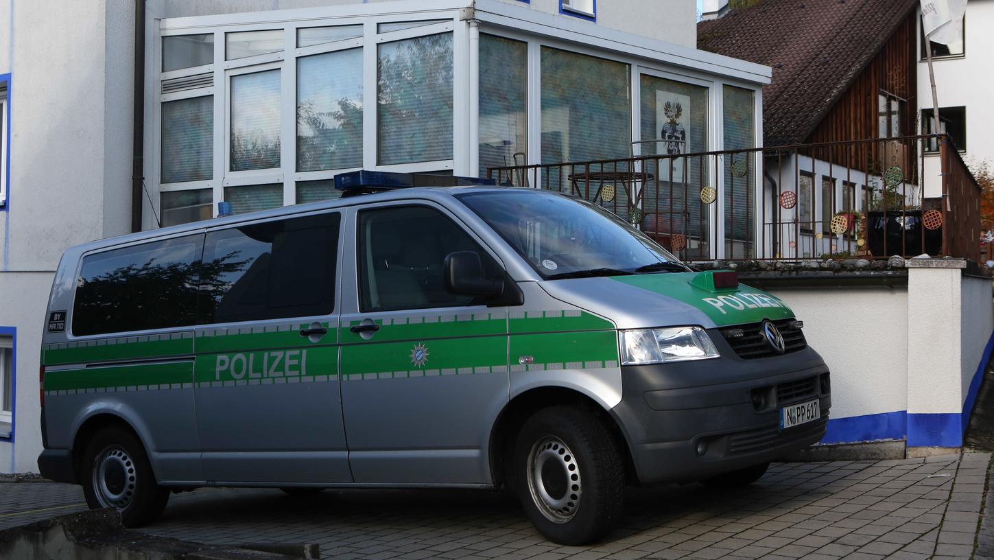 Bei einer Razzia gegen einen "Reichsbürger" in Georgensgmünd wurde ein Polizist getötet, ein weiterer wurde schwer verletzt.
