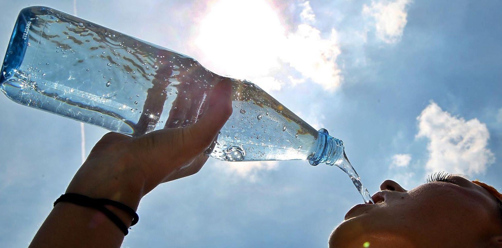 Die hohen Temperaturen treiben auch den Wasserverbrauch der Nürnberger in die Höhe. Der örtliche Versorger N-Ergie verzeichnete am Mittwoch mit 148.000 Kubikmetern einen Rekordwert.