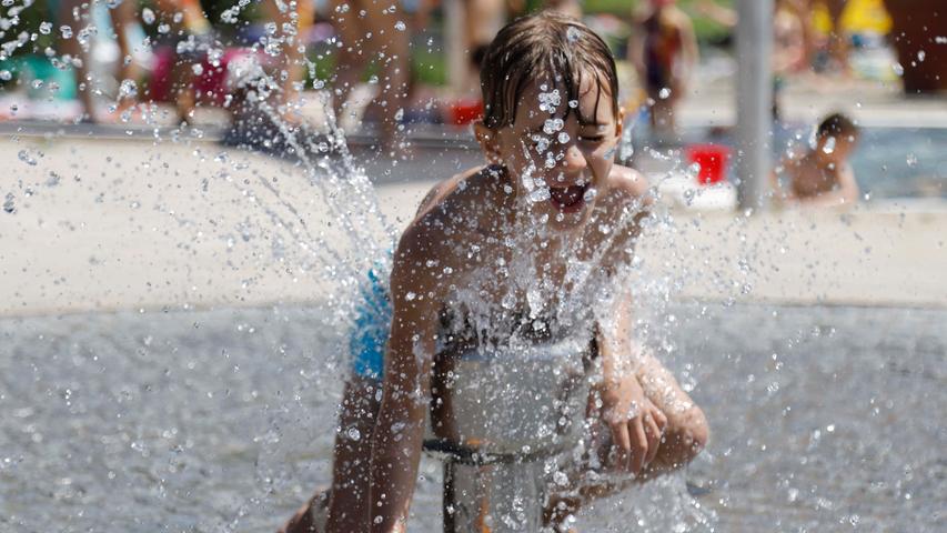 Wenn im Sommer die Hitze drückt, ist der Gang ins Wasser immer noch das beste Mittel. Ob Familenspaß- oder Naturbad: Hier finden Sie alle Freibäder im Landkreis.