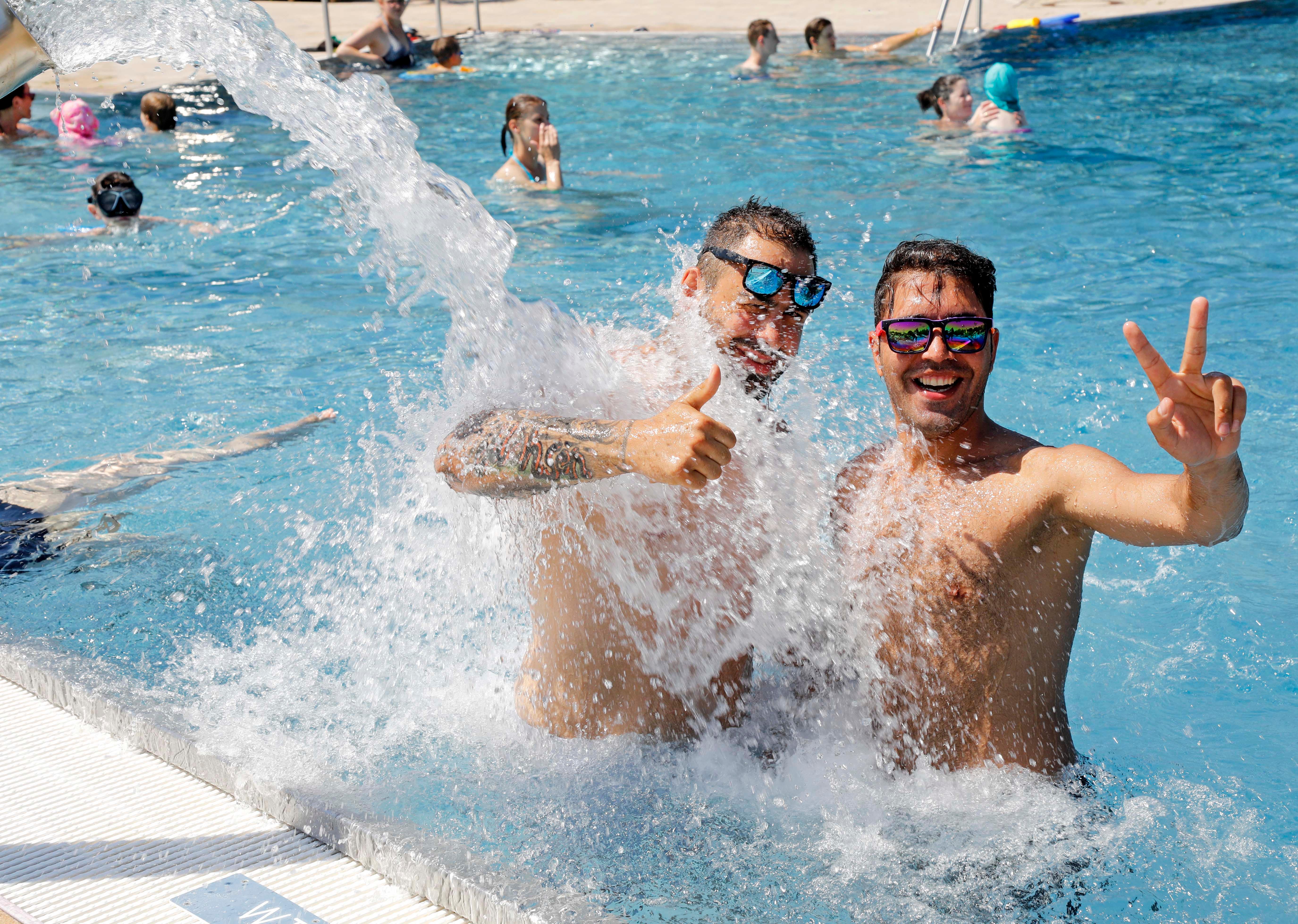 Sommer, Sonne, Sonnenschein - wir alle brauchen das zum Glücklichsein. Aber einige stellen sich bei über 30 Grad im Schweiße ihres Angesichtes die Frage: Wann wird's mal wieder richtig Winter? Allen, die unter der Hitze mehr leiden als frohlocken, präsentieren wir die coolste Bildergalerie des Jahres.