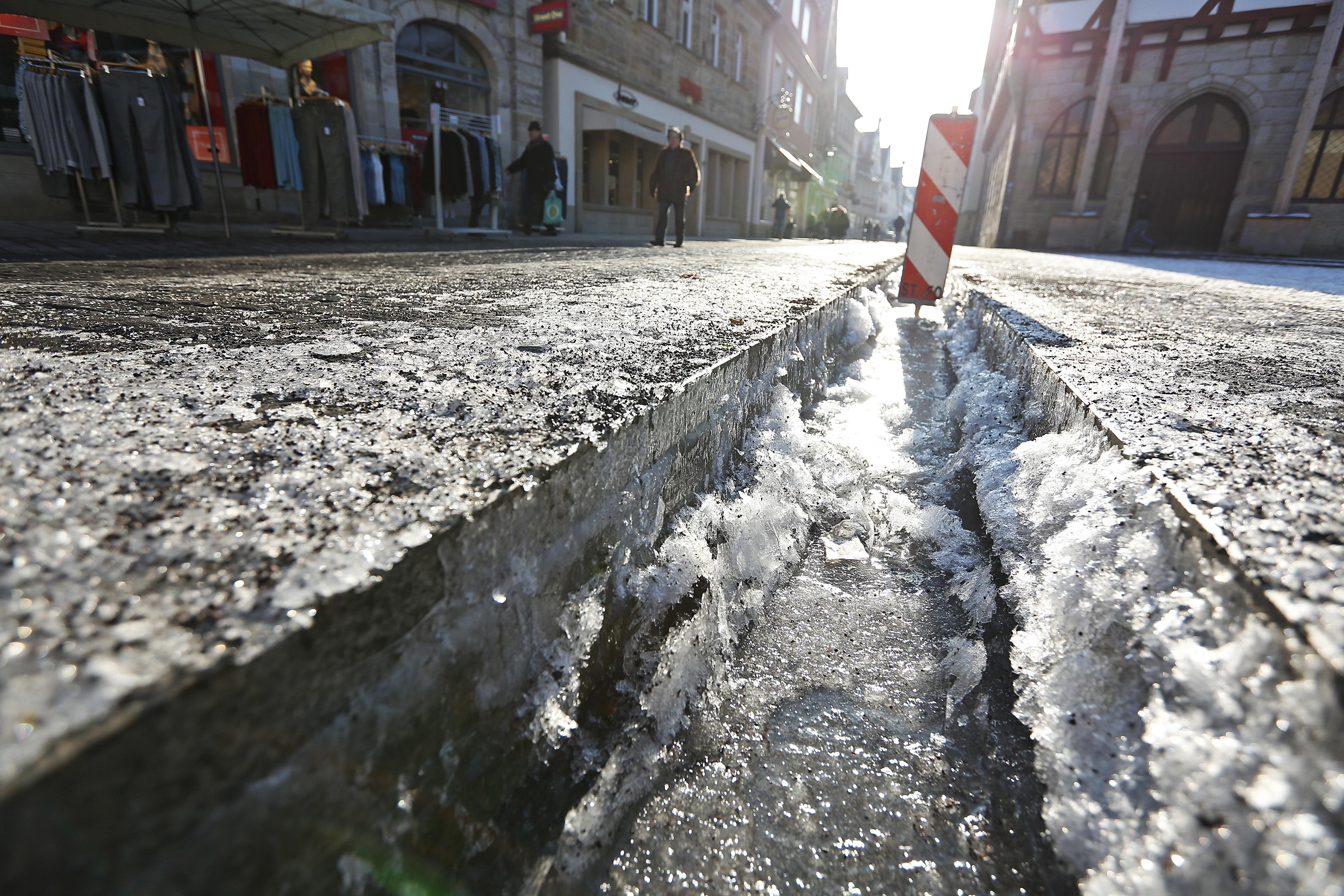 Kälte, Schnee und Eis - gefrorenes Wasser ist der schönste Aggregatzustand von Wasser! Wir brauchen...