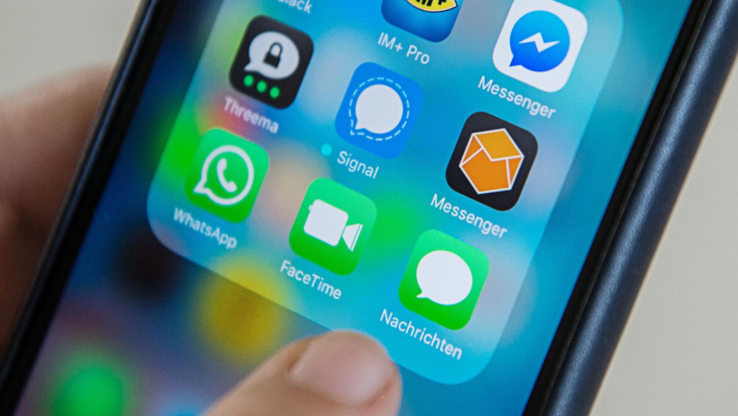 Der Bundestag hat den Weg für die umstrittene Überwachung von Kommunikation über Messenger-Dienste wie WhatsApp freigemacht.