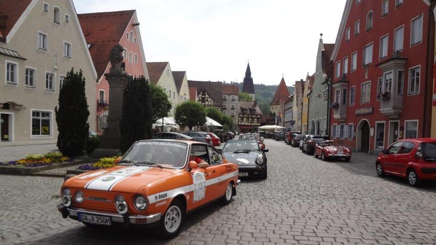 Von Donnerstag bis Samstag ist die Oldtimer-Rallye "Donau Classic" zum zwölften Mal in Bayern unterwegs. Im Verlauf der Altmühl-Limes-Tour haben sie auch Berching angesteuert.