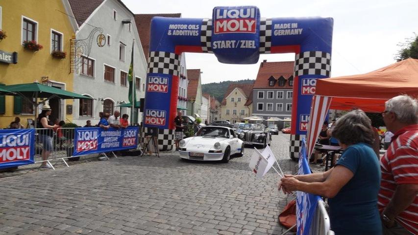 Von Donnerstag bis Samstag ist die Oldtimer-Rallye "Donau Classic" zum zwölften Mal in Bayern unterwegs. Im Verlauf der Altmühl-Limes-Tour haben sie auch Berching angesteuert.