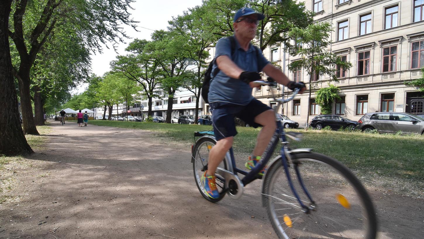 Ludwigsbahntrasse: Stadt Fürth sperrt Trampelpfade ab Ludwigsbahntrasse: Stadt Fürth sperrt Trampelpfade ab