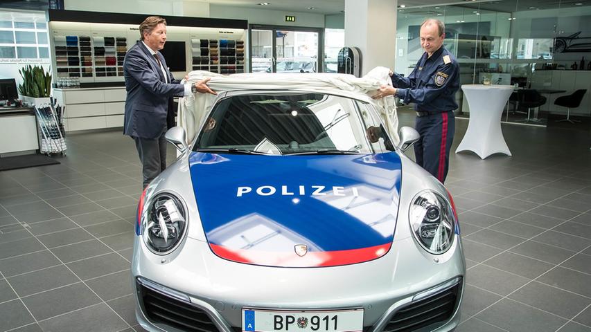 PS-Monster: Hier verwandelt sich ein Porsche in einen Polizei-Flitzer
