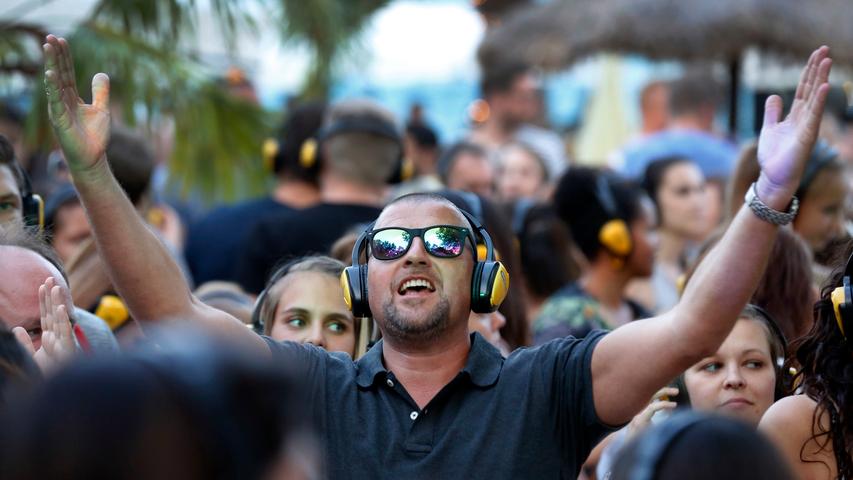 Kopfhörer für alle: Die Headphone-Party am Stadtstrand