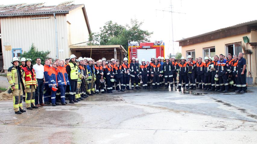 Veitsbronner Feuerwehren: Gemeinschaftsübung auf dem Pferdehof
