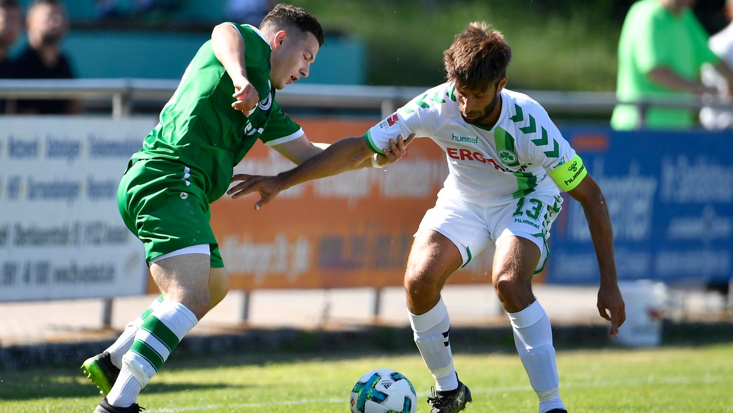 Patrick Kroiß und seine Ansbacher sorgten gegen Marco Caligiuris Fürther immer wieder für Alarm - was zu einer herben Kleeblatt-Pleite führte.