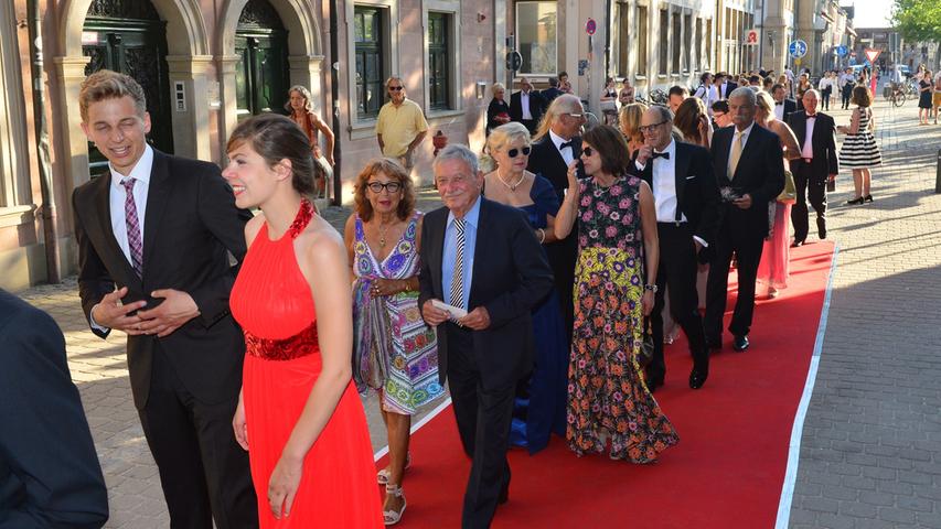 Schaulaufen auf dem roten Teppich: Die Gäste beim Schlossgartenfest