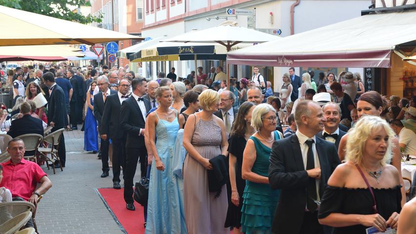 Schaulaufen auf dem roten Teppich: Die Gäste beim Schlossgartenfest