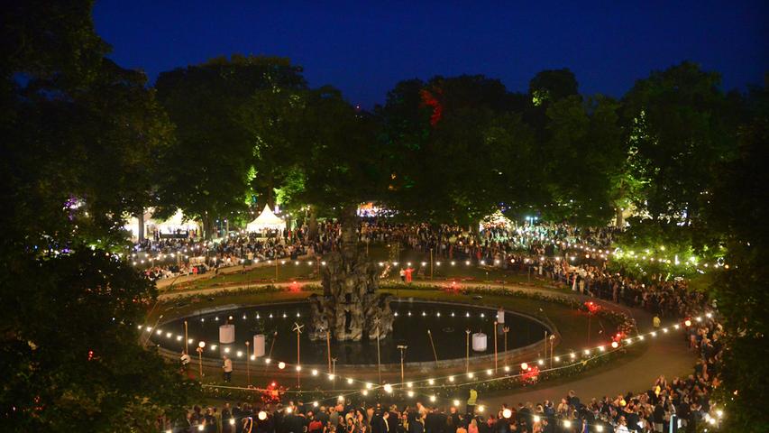 Lichtermeer und Feuerwerk: So edel war das Schlossgartenfest 2017