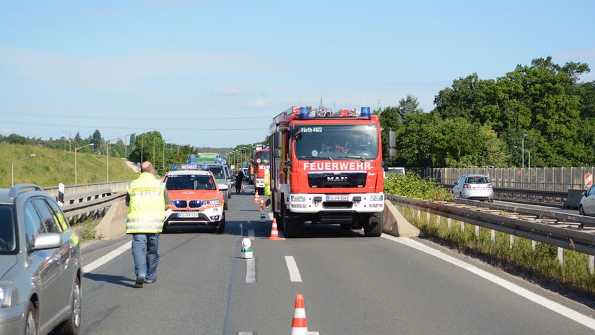 Unfall auf der Südwesttangente bei Fürth: Pkw überschlägt sich