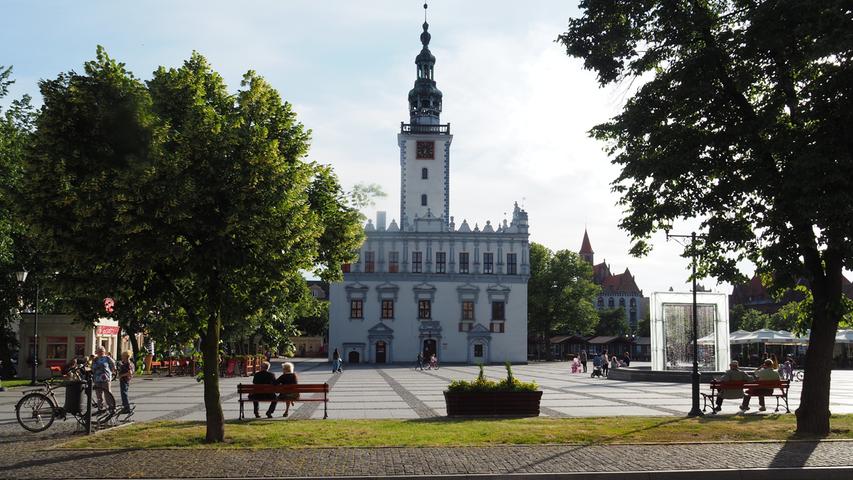 Er kam nach Chelmno (hier am Rathaus der polnischen 20.000-Einwohner-Stadt) und fuhr gen Danzig weiter.